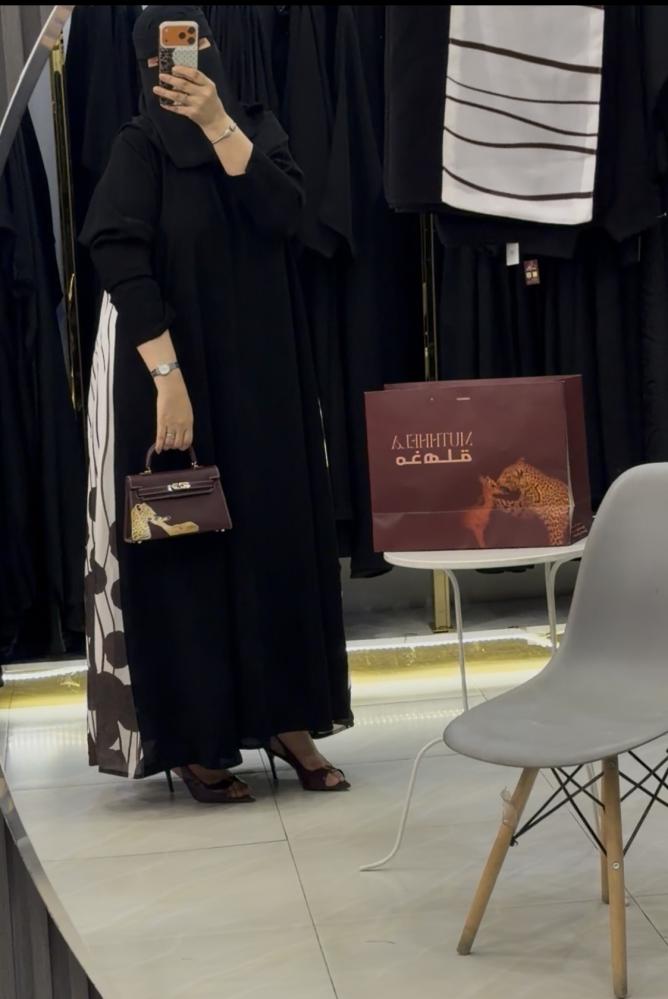 عباية ملكي  نص كلوش جوانب شيفون طباعه