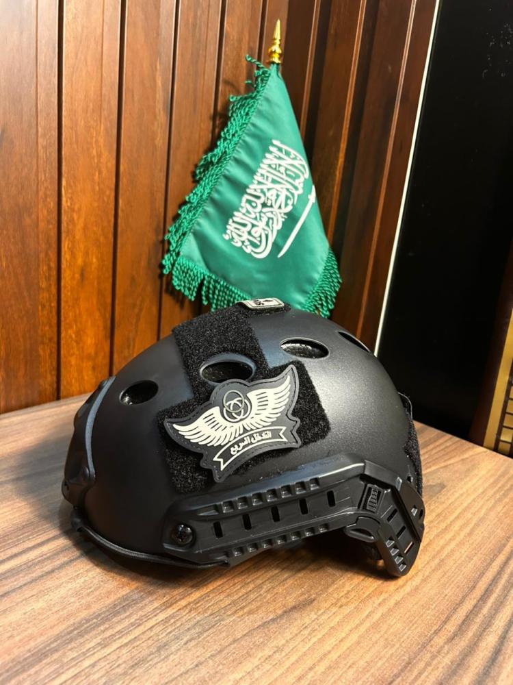 Helmet with logos - black