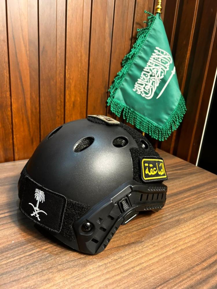 Helmet with logos - black