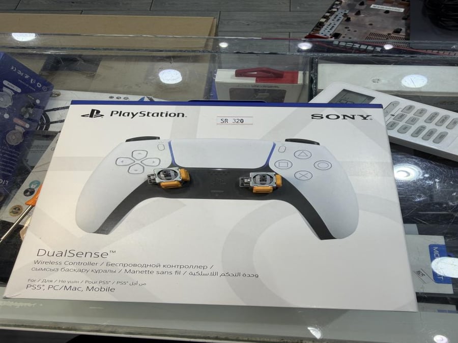 يد ps5 جديد قيرين مغناطيسي لون ابيض