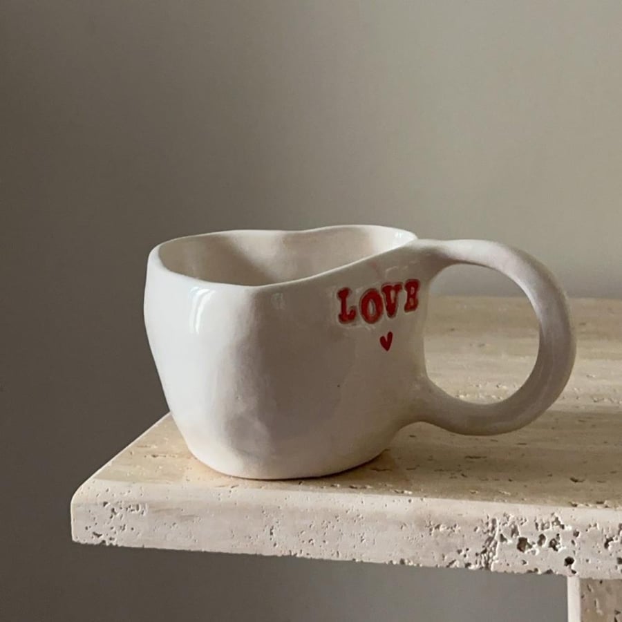 كوب فخار بعبارة love