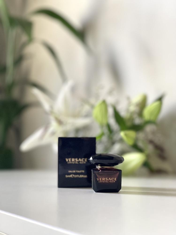 اطار تخرج مع ميني عطر فيرزاتشي