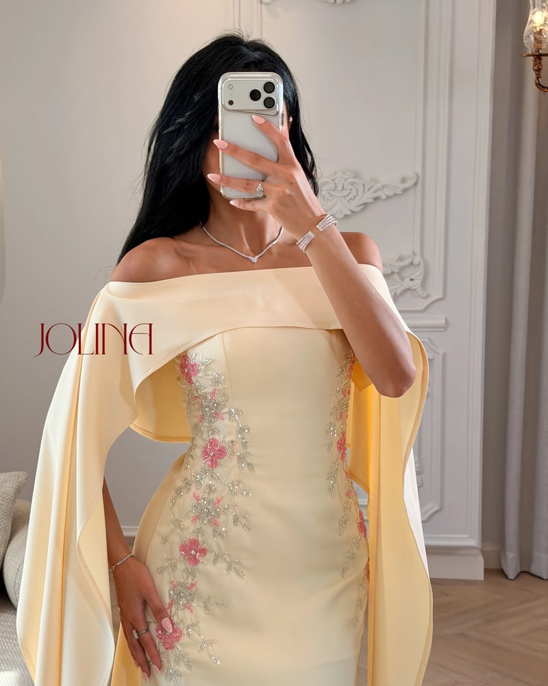 فستان سهرة أصفر اوف شولدر  طويلة وتطريز وردي