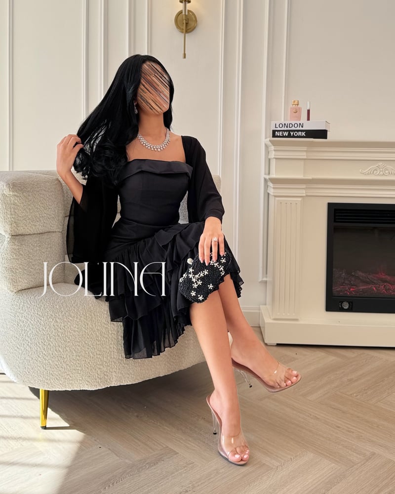 فستان أسود من جولينا – صورة أمامية
