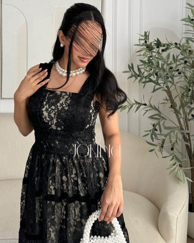 فستان أسود دانتيل من جولينا – صورة أمامية