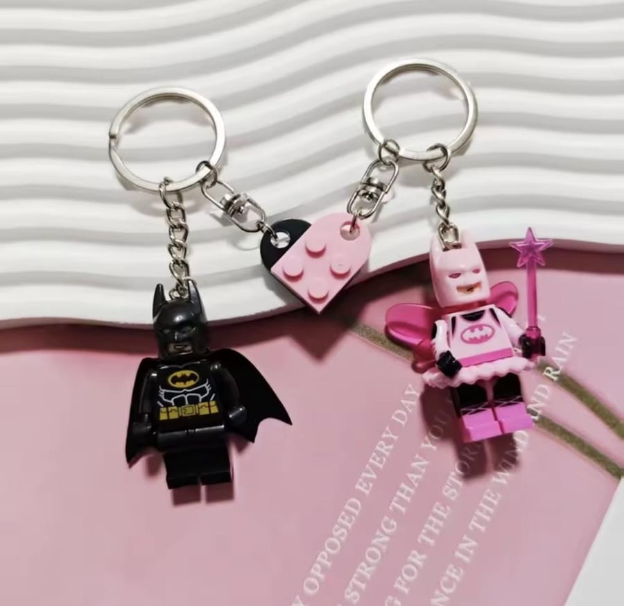 Batman keychain / تعليقة باتمان مع مكعب