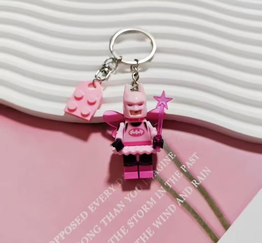 Batman keychain / تعليقة باتمان مع مكعب