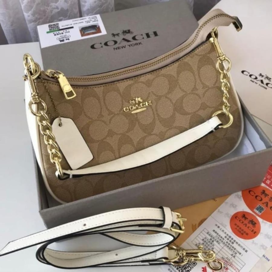 شنطه نسائية من كوتش