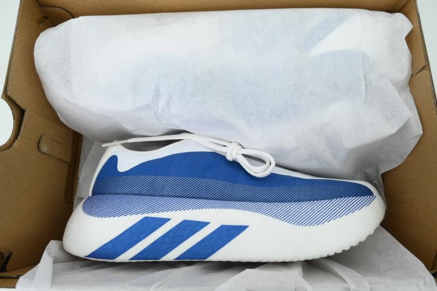 حــذاء Adidas Hyperboost الرياضي للجـري
