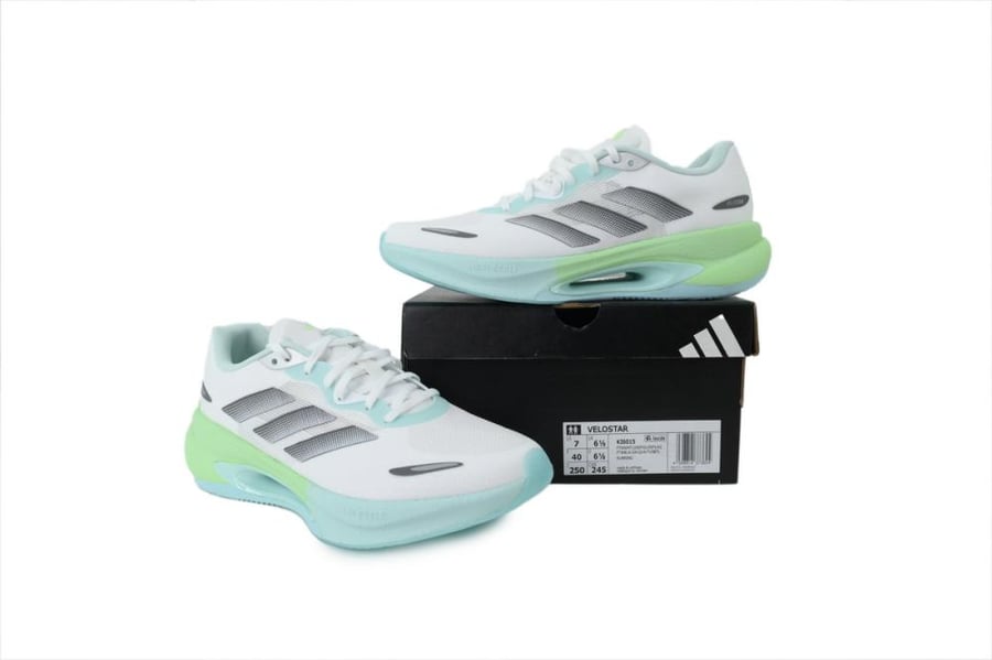 حــذاء Adidas Hyperboost الرياضي للجـري