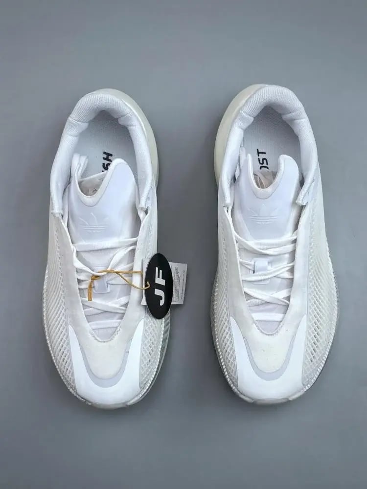 حذاء Adidas Hyperboost الرياضي للجري