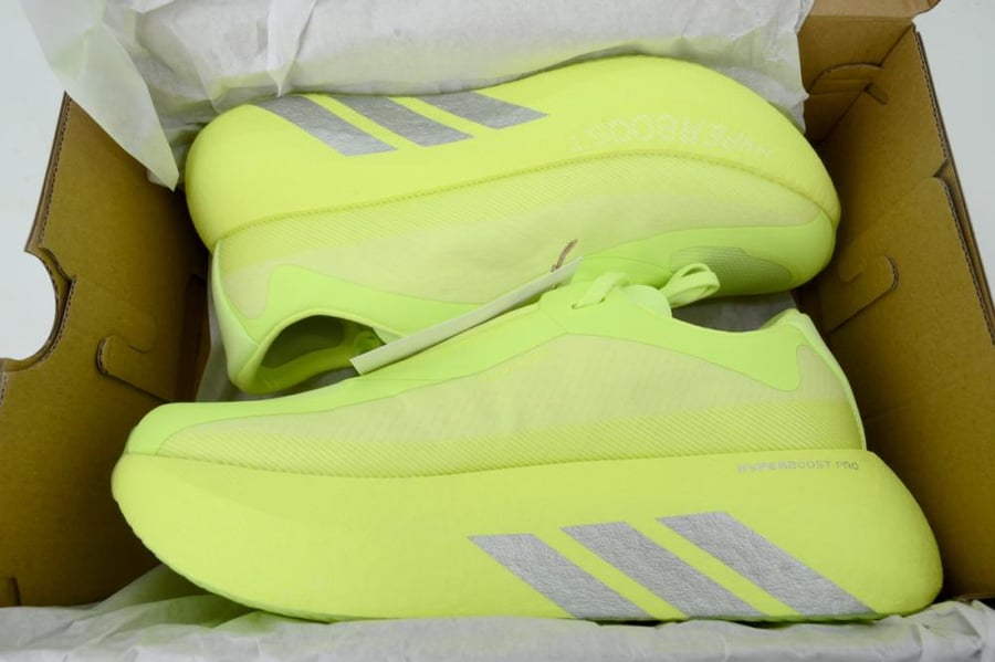 حــذاء Adidas Hyperboost الرياضي للجـري