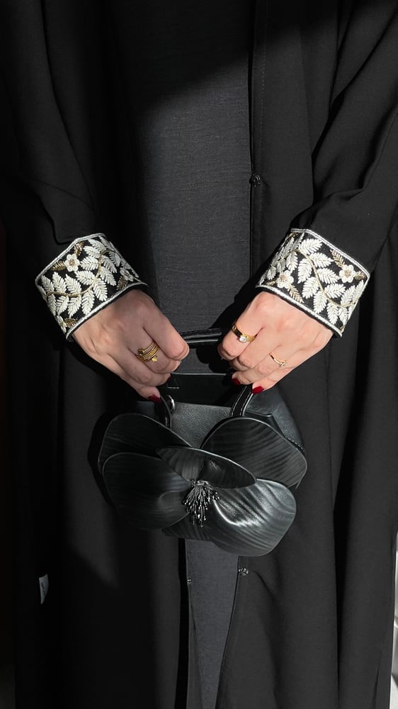 عباية ورد .