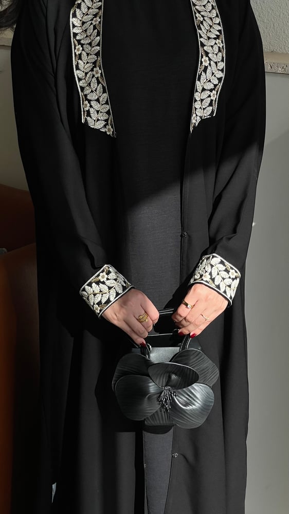 عباية ورد .