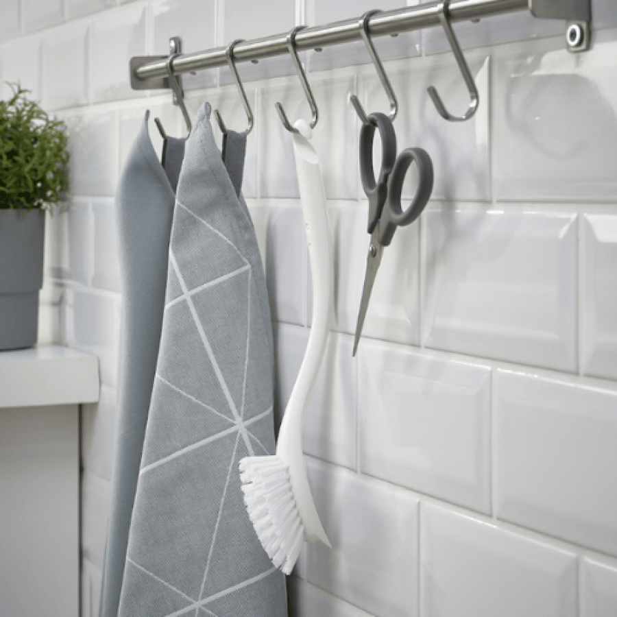 White dishwashing brush