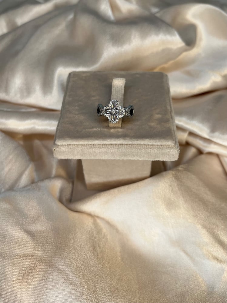 Silver zircon ring