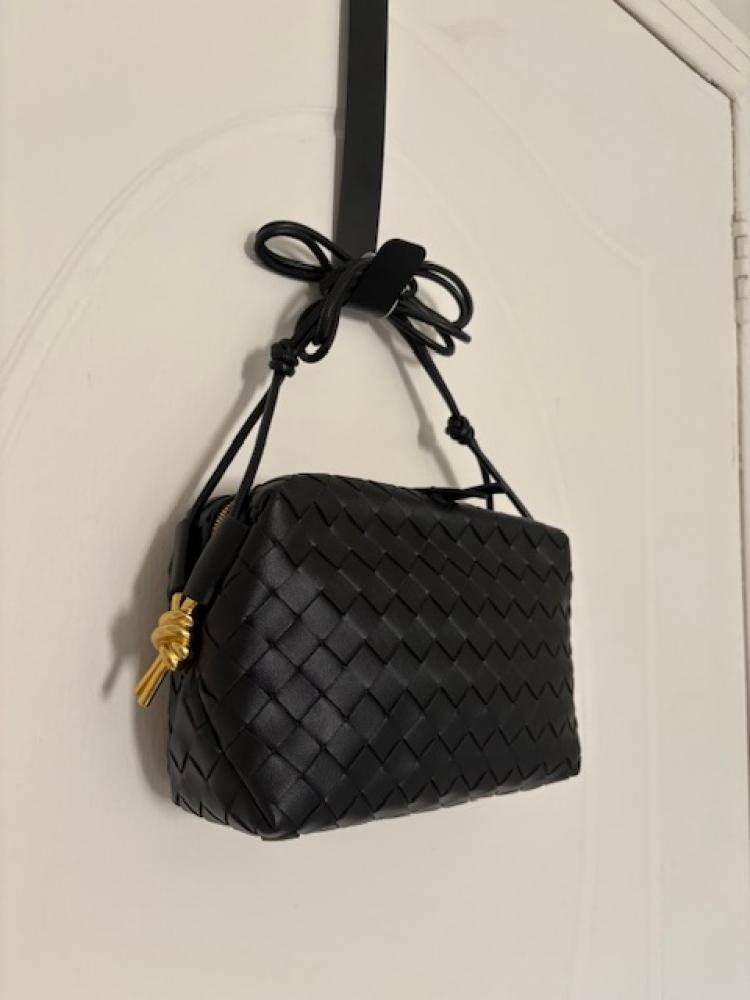 Black - Wavy crossbody bag medium size
