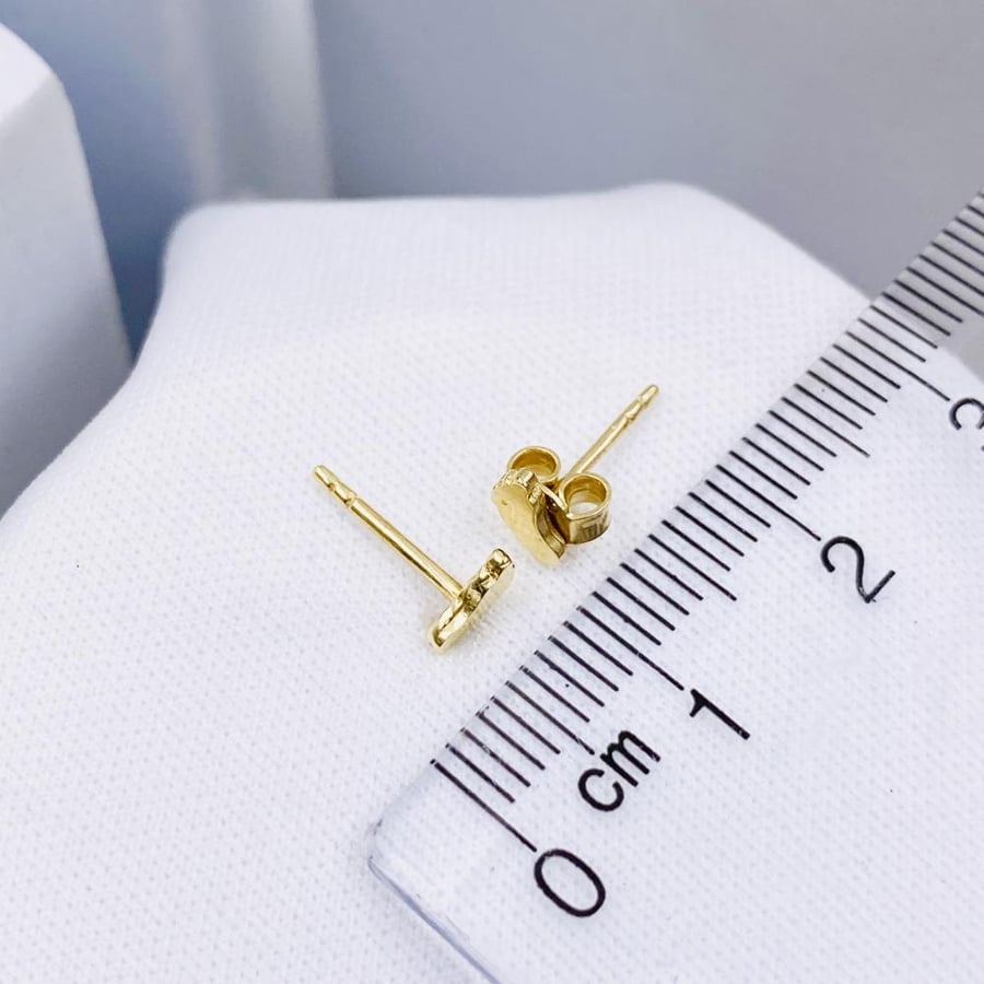 Gold earring