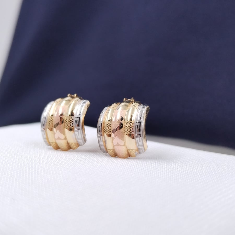 gold earring