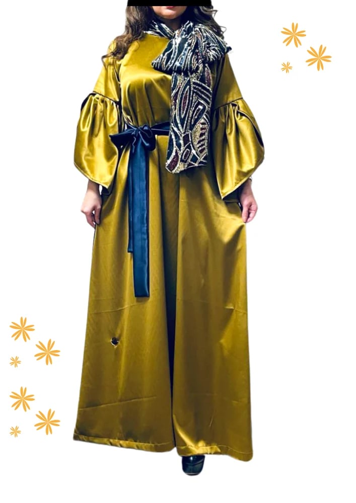 Evening dress with a cat made of luxurious sequins