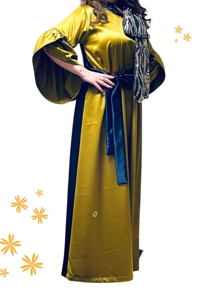 Evening dress with a cat made of luxurious sequins