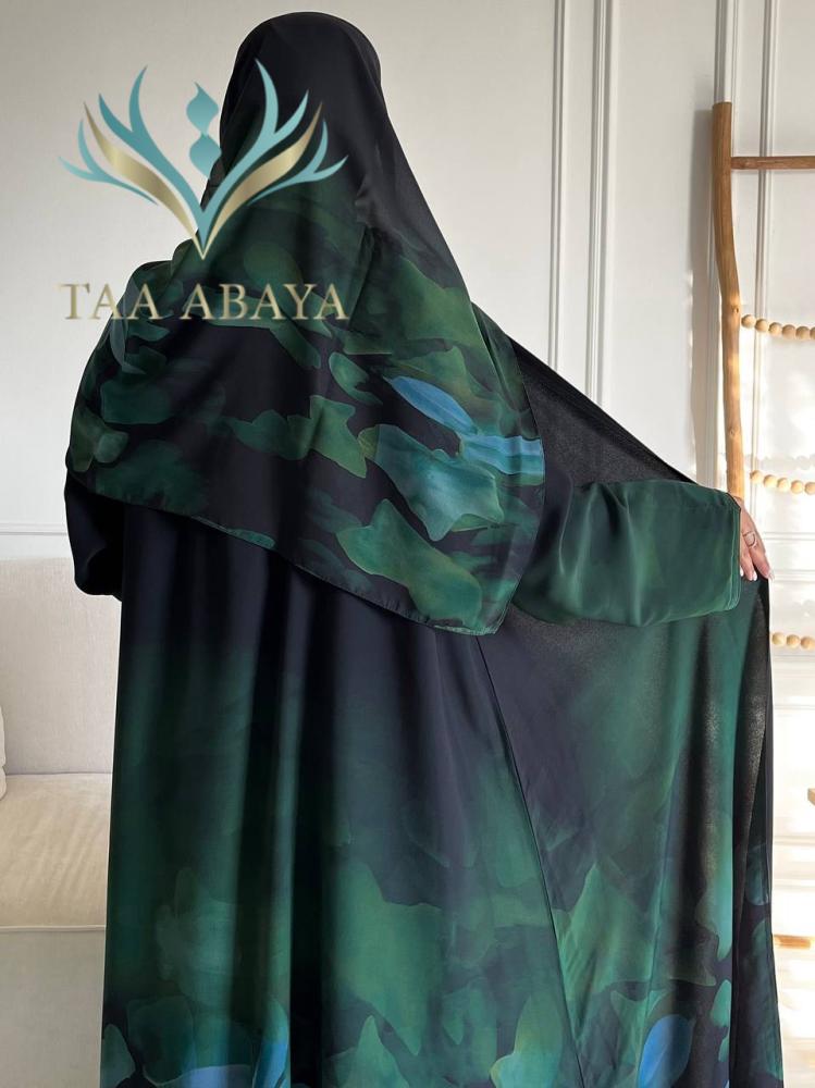 عباية شيفون مبطن، القصة استريت