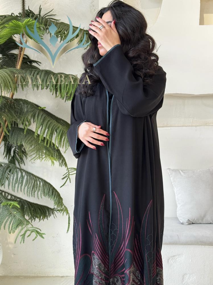 عباية كريب سبيشل تطريز وشك يدوي ، القص استريت