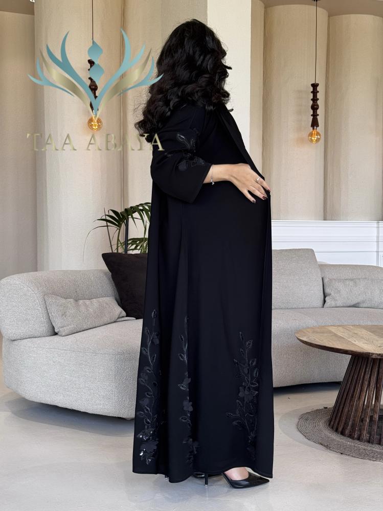 عباية كريب سبيشل تطريز يدوي، القصة استريت