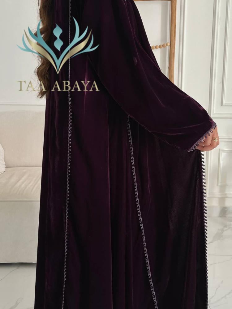 عباية مخمل مع قيطان، القصة استريت