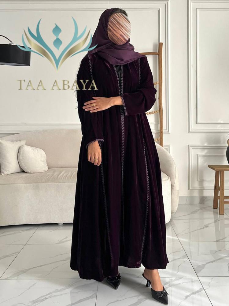 عباية مخمل مع قيطان، القصة استريت