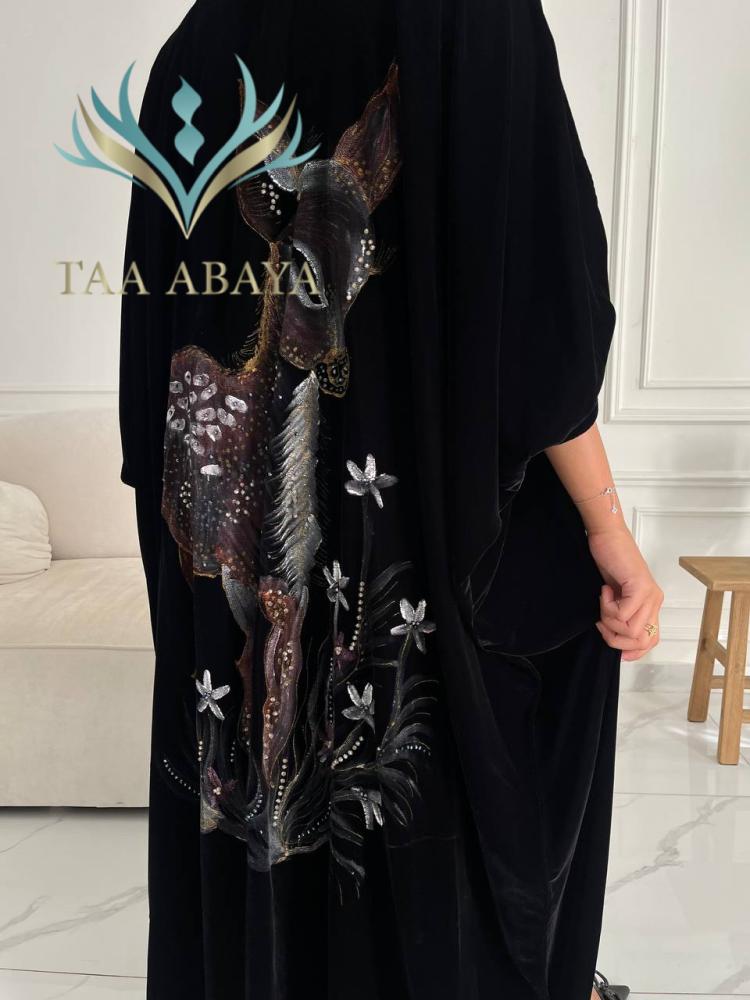 عباية مخمل رسم يدوي شك يدوي القصة بشت