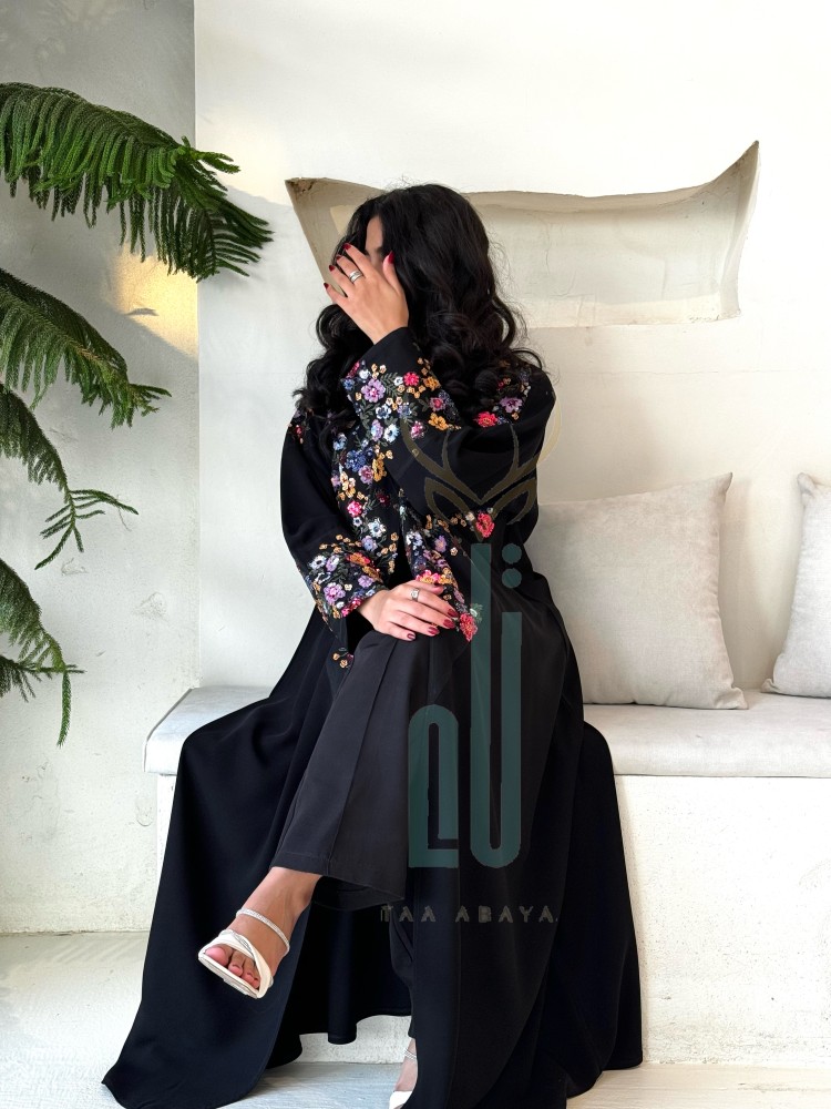 عباية كريب لمياء مع تطريز مورد أنيق