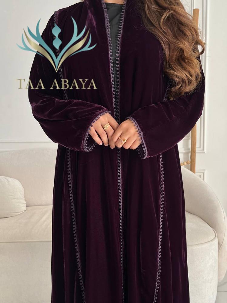 عباية مخمل مع قيطان، القصة استريت