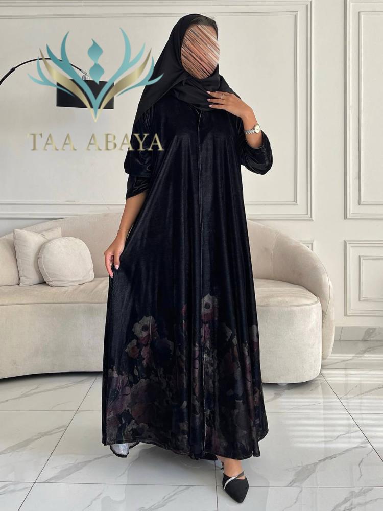 عباية مخمل طباعة، القصة استريت