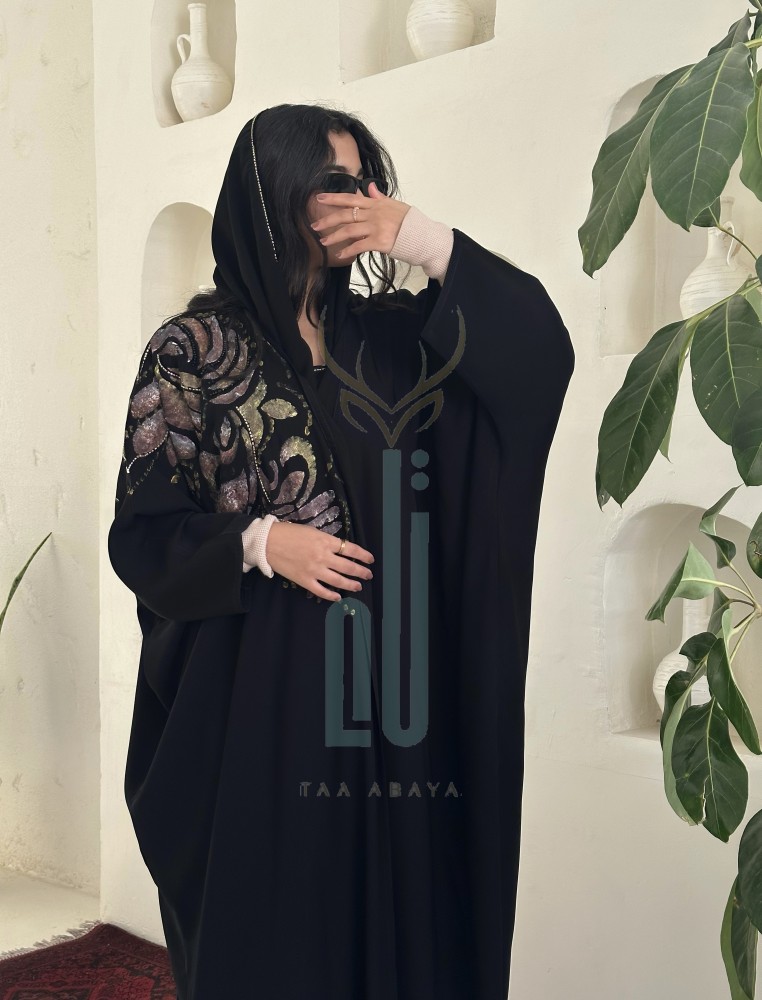 عباية كريب سبيشل رسم وشك، القصة بشت