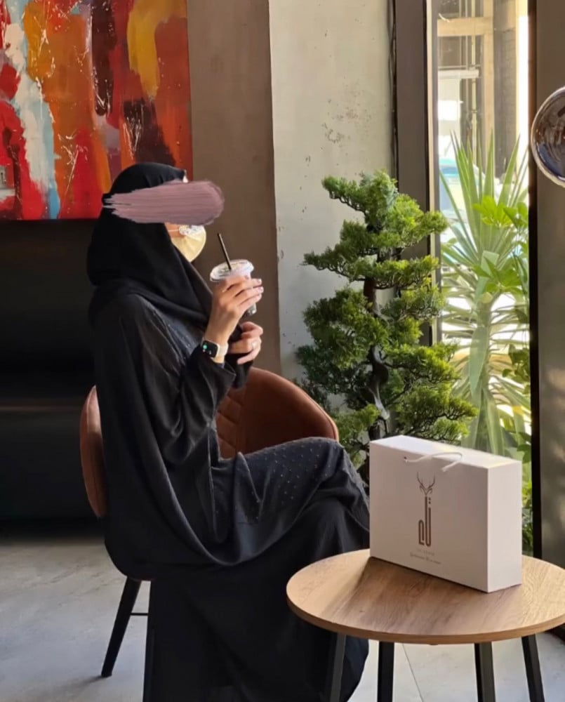 عباية لينن بتداخلات سادة وملونة