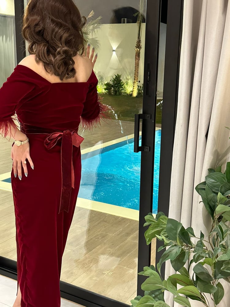 أنيق عنابي