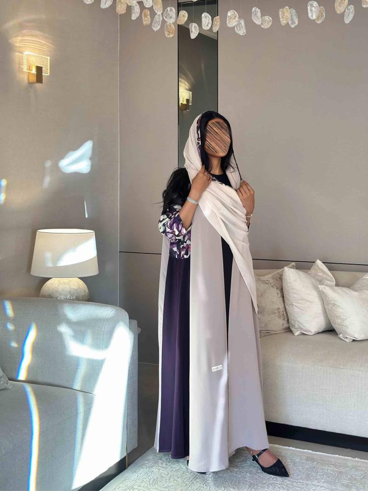 Hamsa's flesh-colored abaya