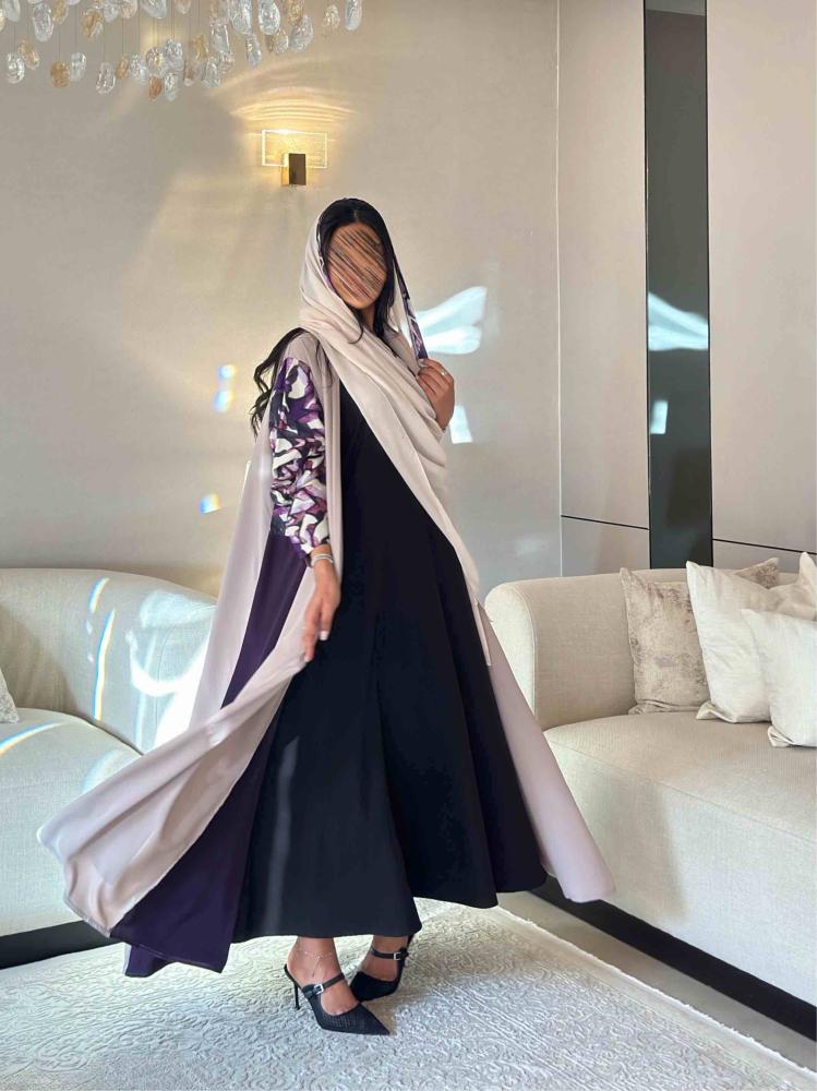 Hamsa's flesh-colored abaya