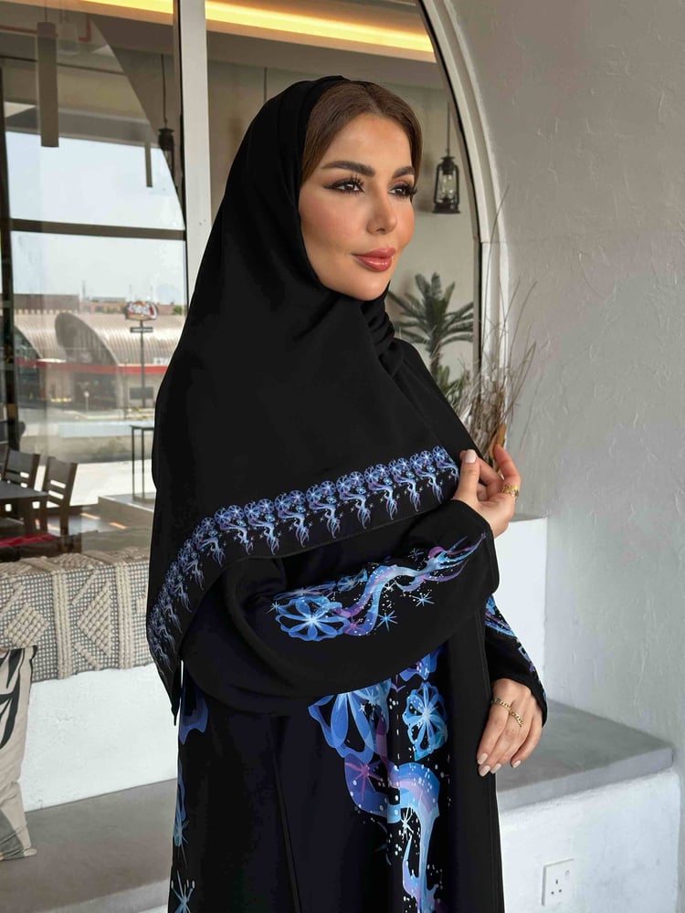 عباية النجم الازرق سوداء بنقوش زرقاء وفضية