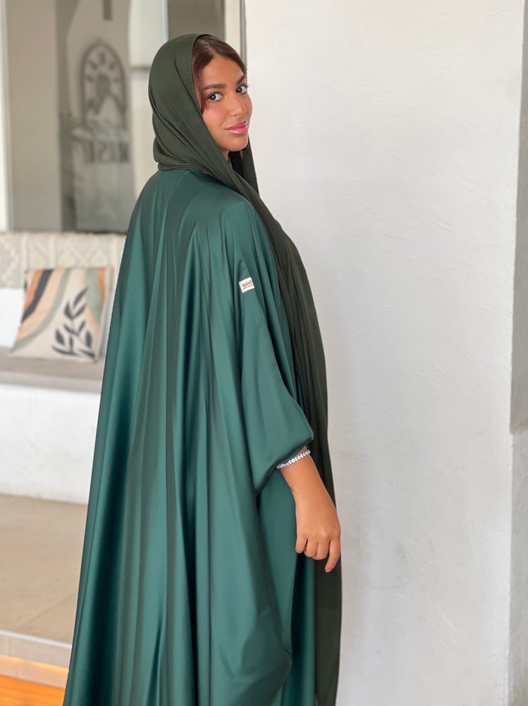 عبايات خضراء لليوم الوطني