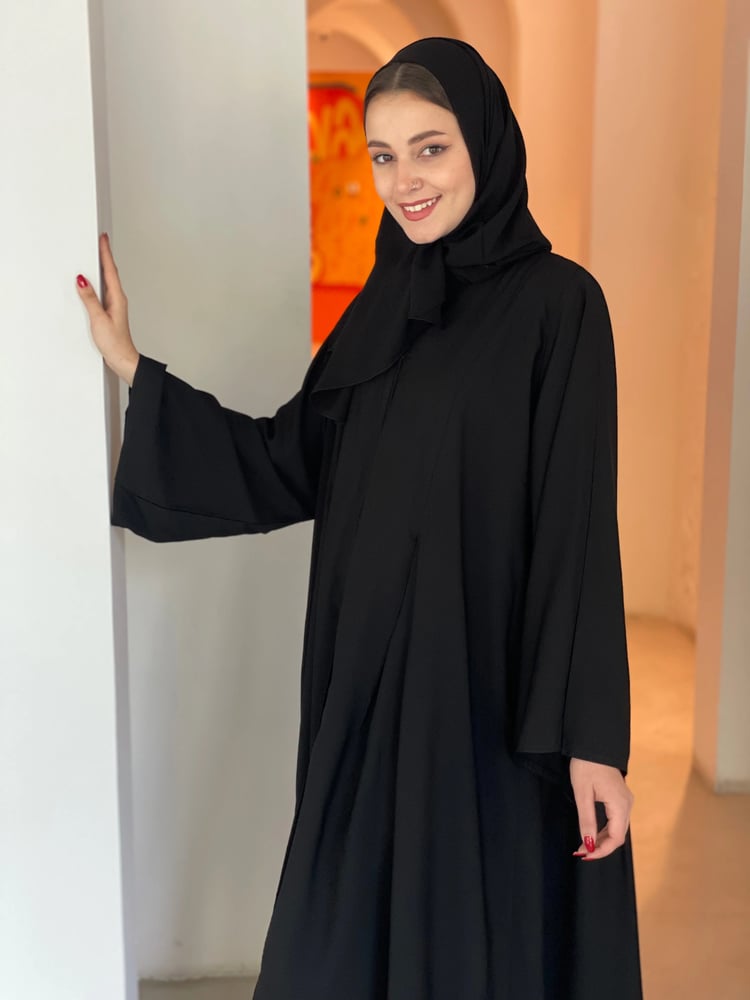 عبايات سوداء ساده طقطق- عبايات عزة المتميزة