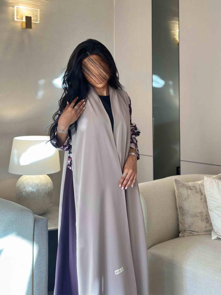 Hamsa's flesh-colored abaya