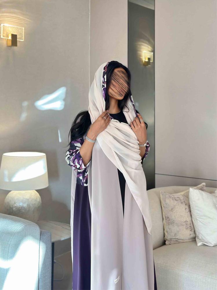 Hamsa's flesh-colored abaya
