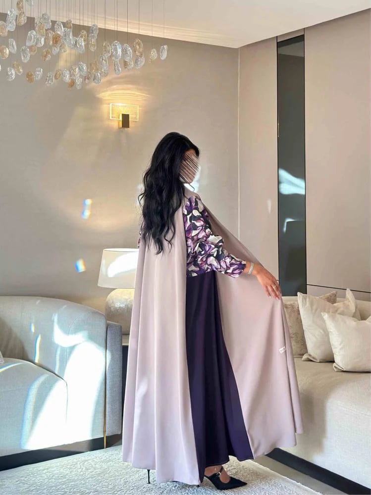 Hamsa's flesh-colored abaya