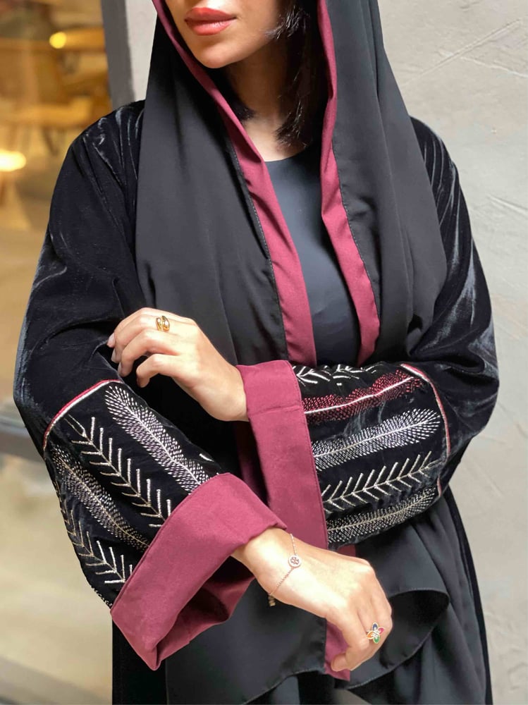 افضل العبايات الشتويه - عبايات قطيفه - عبايه مخمل - عبايات عزة المتميز