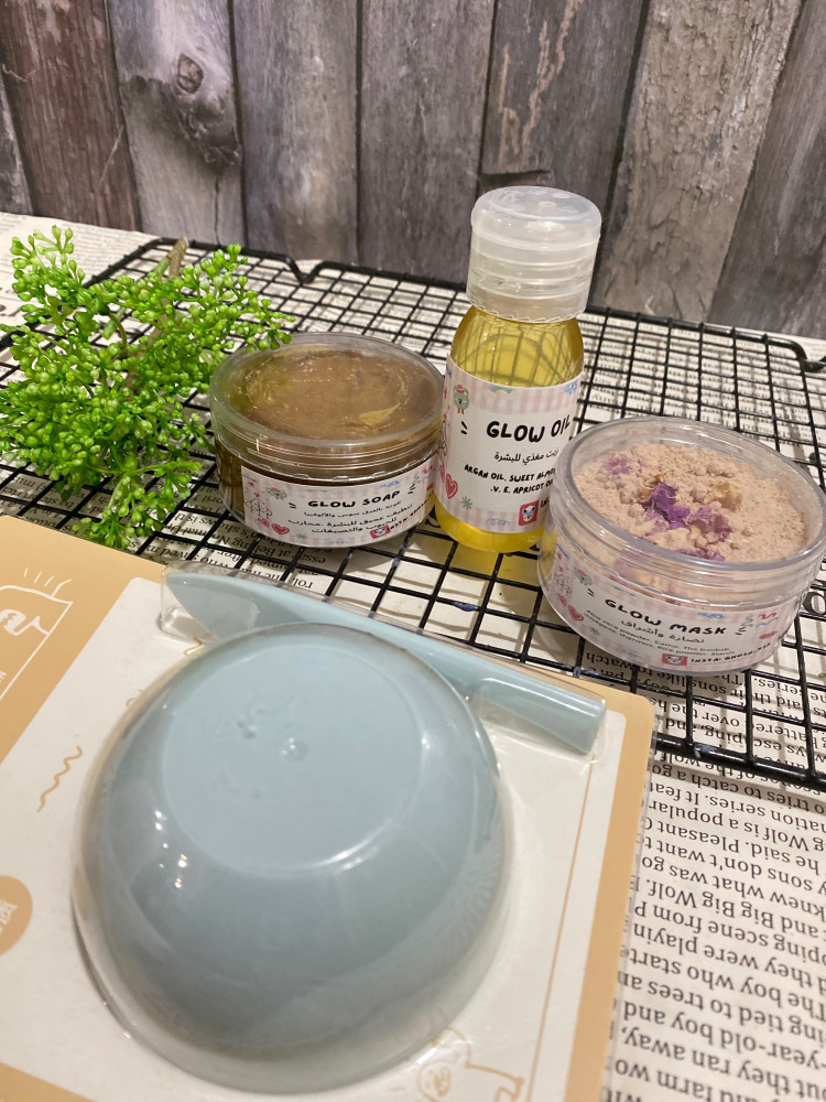 مجموعة glow للوجه (4 منتجات)
