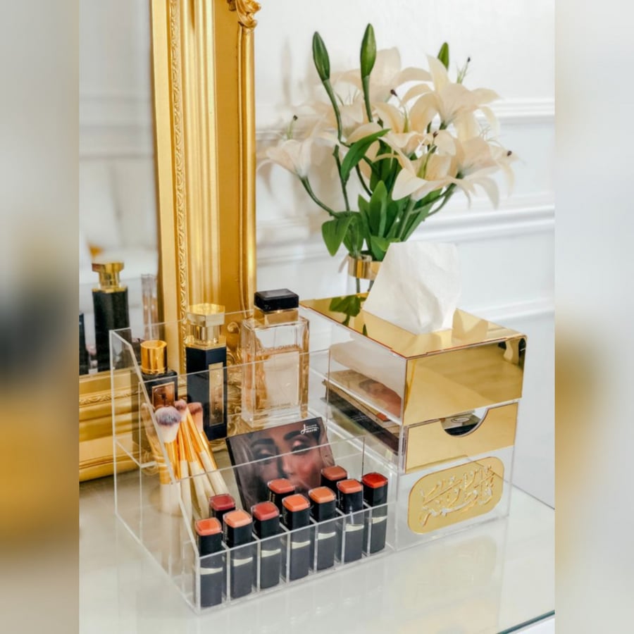 منظم مكياج و عطور ذهبي