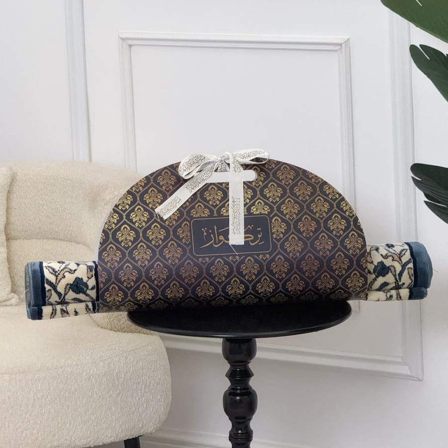 Medina Al-Munawara prayer rug with elegant packaging