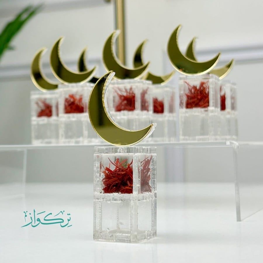 8 توزيعات زعفران + صينية شفاف